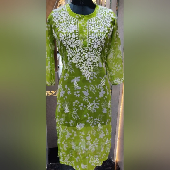 Chikankari Georgette floral kurta with free inner - Picture 2 of 2